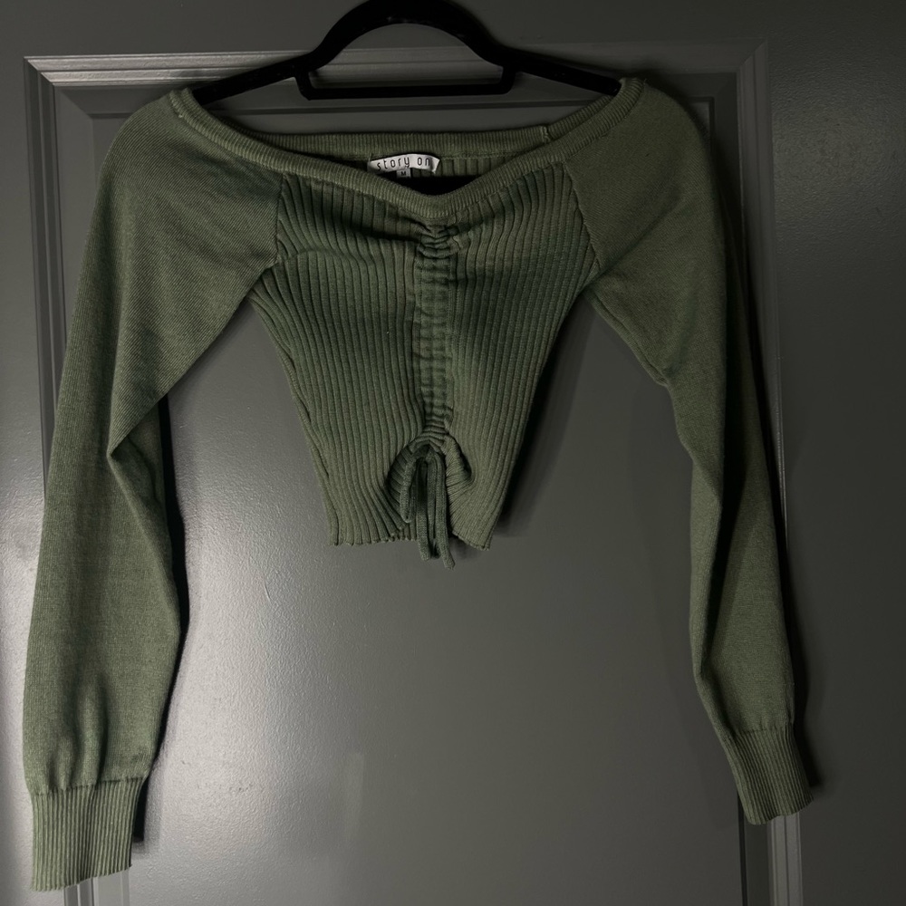 Cropped sweater shirt